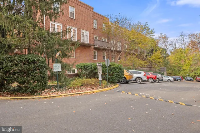 $4,800 | 4311 Massachusetts Avenue Northwest, Washington, DC 20016