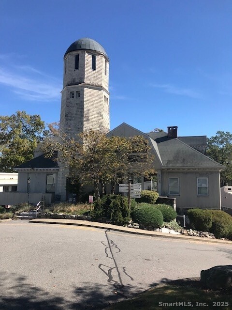 8 Stebbins Close, Unit 8 Ridgefield, CT 06877 - Photo 2 of 2 a front view of a house with a yard