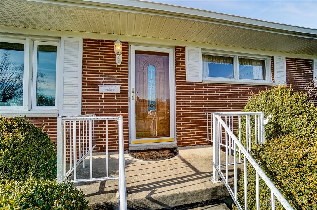 5247 West Ridgewood Road Springfield, OH 45503 - Photo 4 of 43