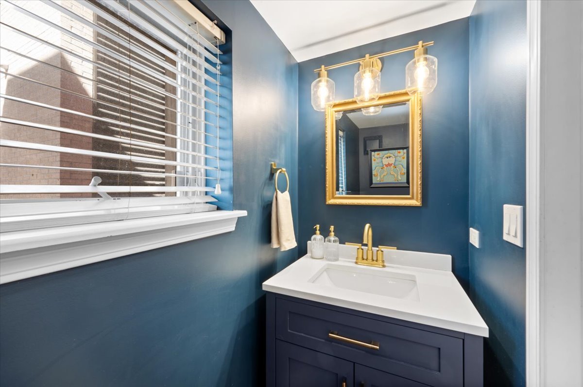 930 North Howe Street, Unit 930 Chicago, IL 60610 - Photo 12 of 27