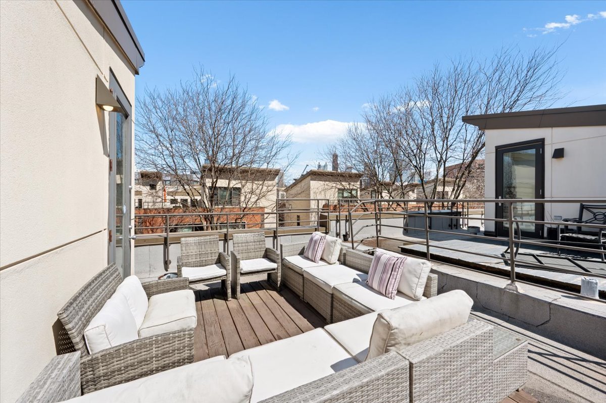 930 North Howe Street, Unit 930 Chicago, IL 60610 - Photo 20 of 27