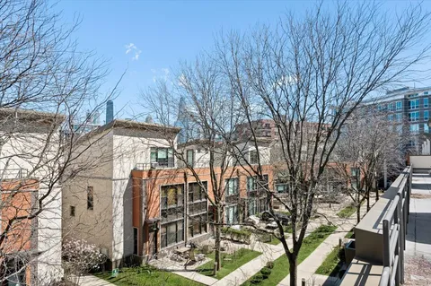 $610,000 | 930 North Howe Street, Chicago, IL 60610