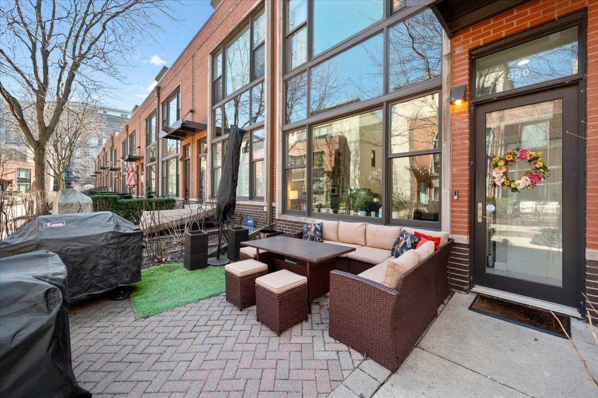 930 North Howe Street, Unit 930 Chicago, IL 60610 - Photo 22 of 27