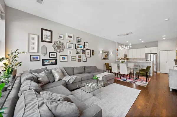 $610,000 | 930 North Howe Street, Unit 930, Chicago, IL 60610
