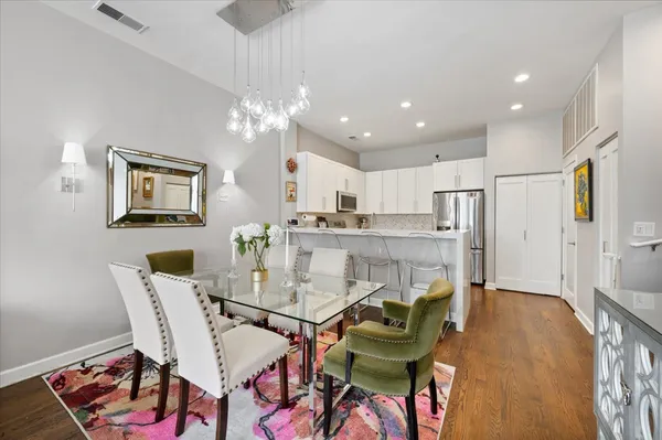 $610,000 | 930 North Howe Street, Unit 930, Chicago, IL 60610