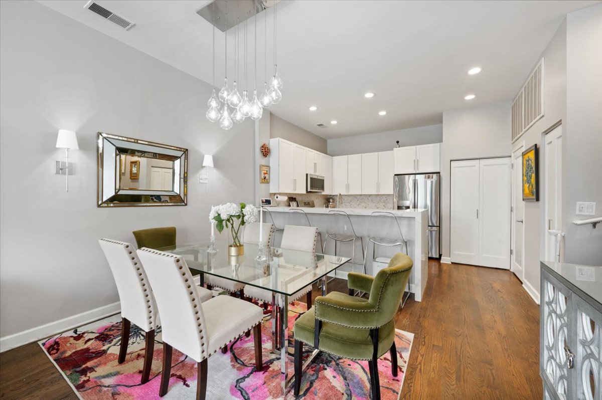 930 North Howe Street, Unit 930 Chicago, IL 60610 - Photo 5 of 27