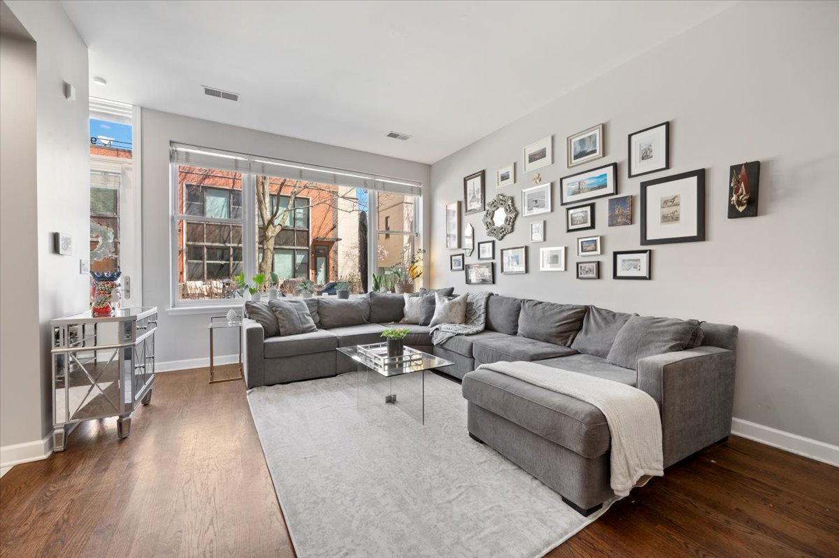 930 North Howe Street, Unit 930 Chicago, IL 60610 - Photo 7 of 27