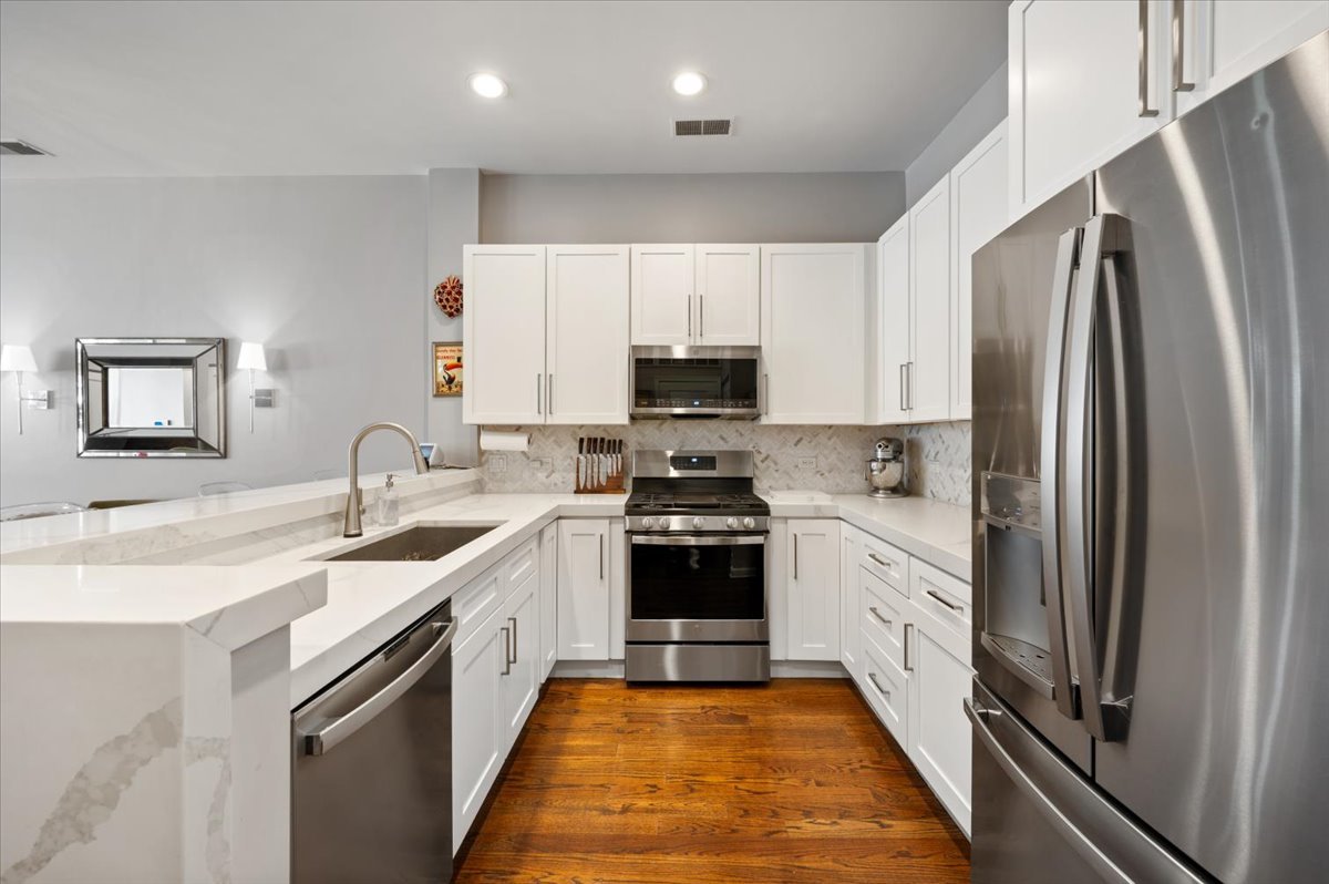 930 North Howe Street, Unit 930 Chicago, IL 60610 - Photo 10 of 27