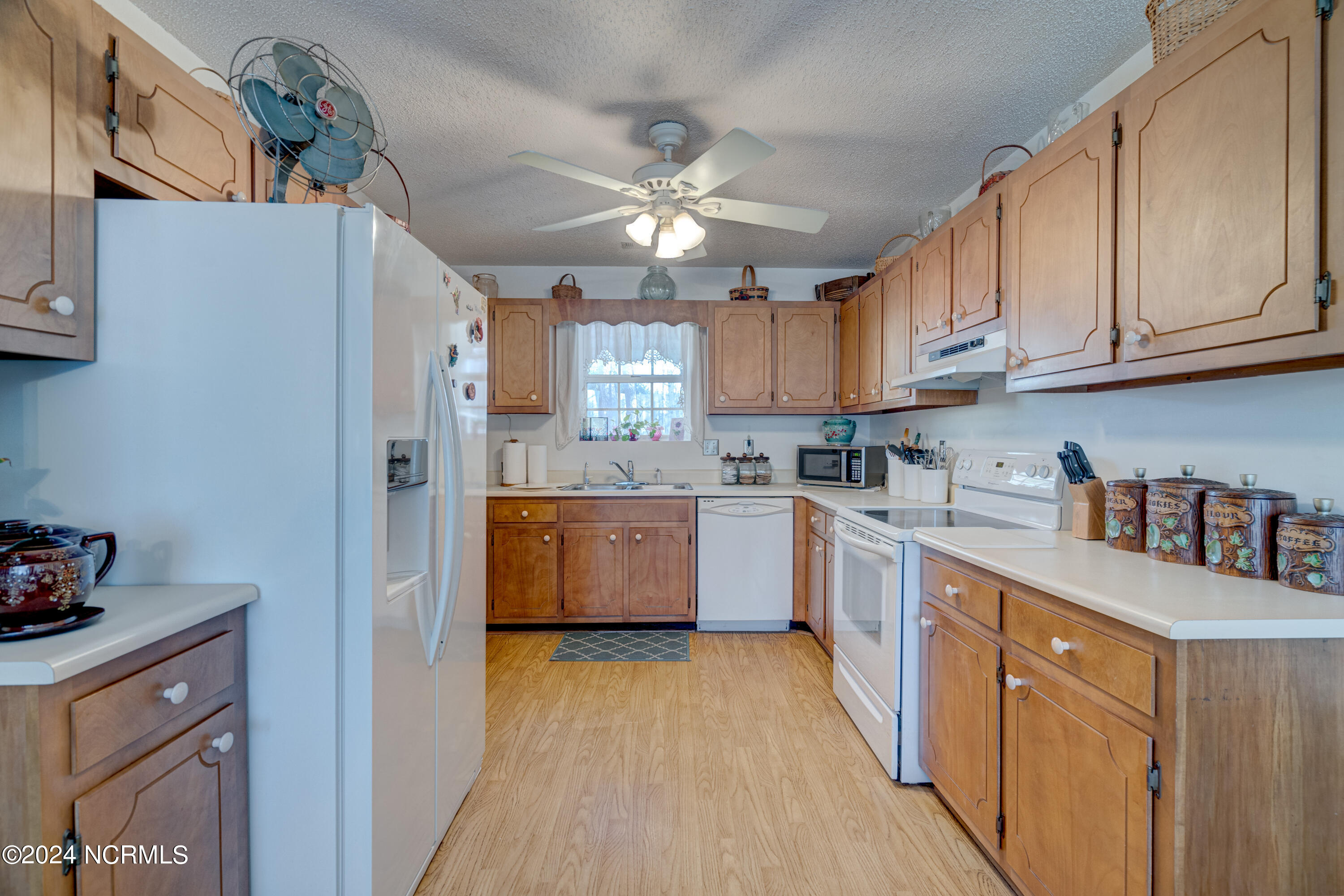 322 Hidden Valley Road Wilmington, NC 28409 - Photo 8 of 45 322HiddenValleyEdit-16