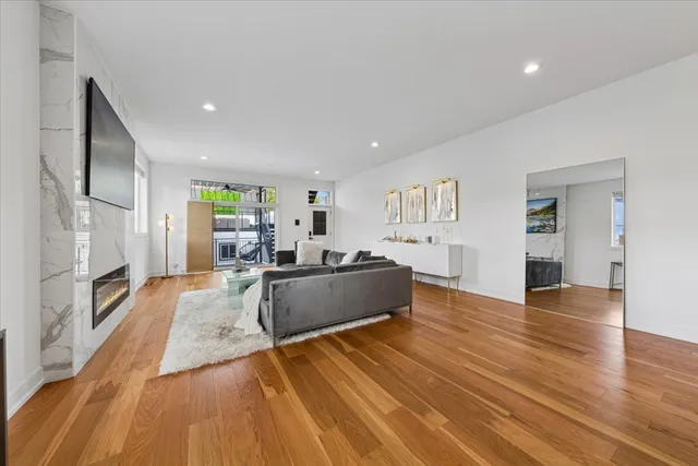 $795,000 | 3576 West Wabansia Avenue, Unit 1, Chicago, IL 60647