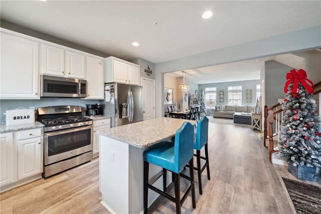 25 Truman Circle McKees Rocks, PA 15136 - Photo 7 of 25 a kitchen with microwave a stove and refrigerator