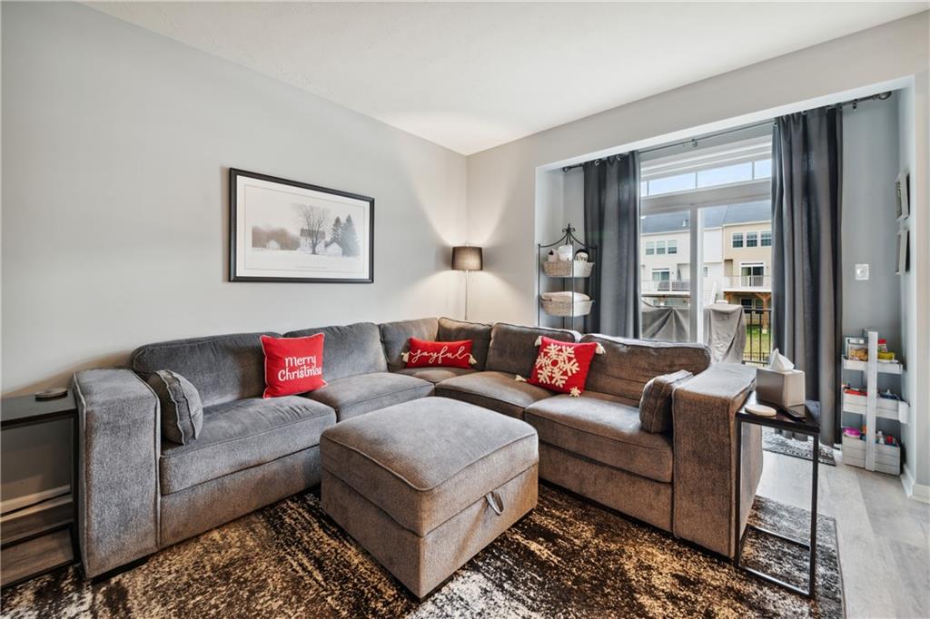 25 Truman Circle McKees Rocks, PA 15136 - Photo 10 of 25 a living room with furniture and a couch