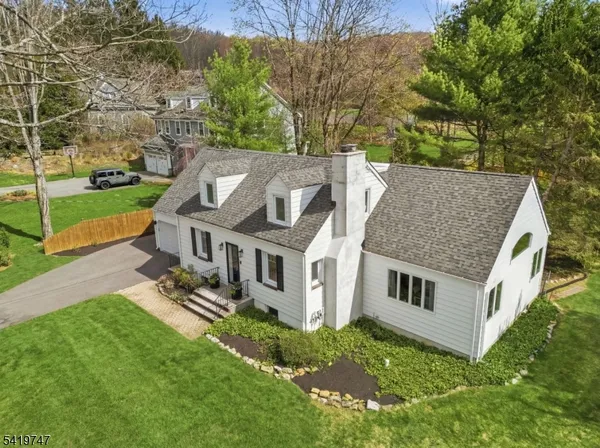 $699,000 | 81 Mountain Avenue, Mendham, NJ 07945