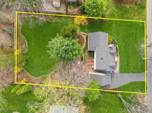 $699,000 | 81 Mountain Avenue, Mendham, NJ 07945
