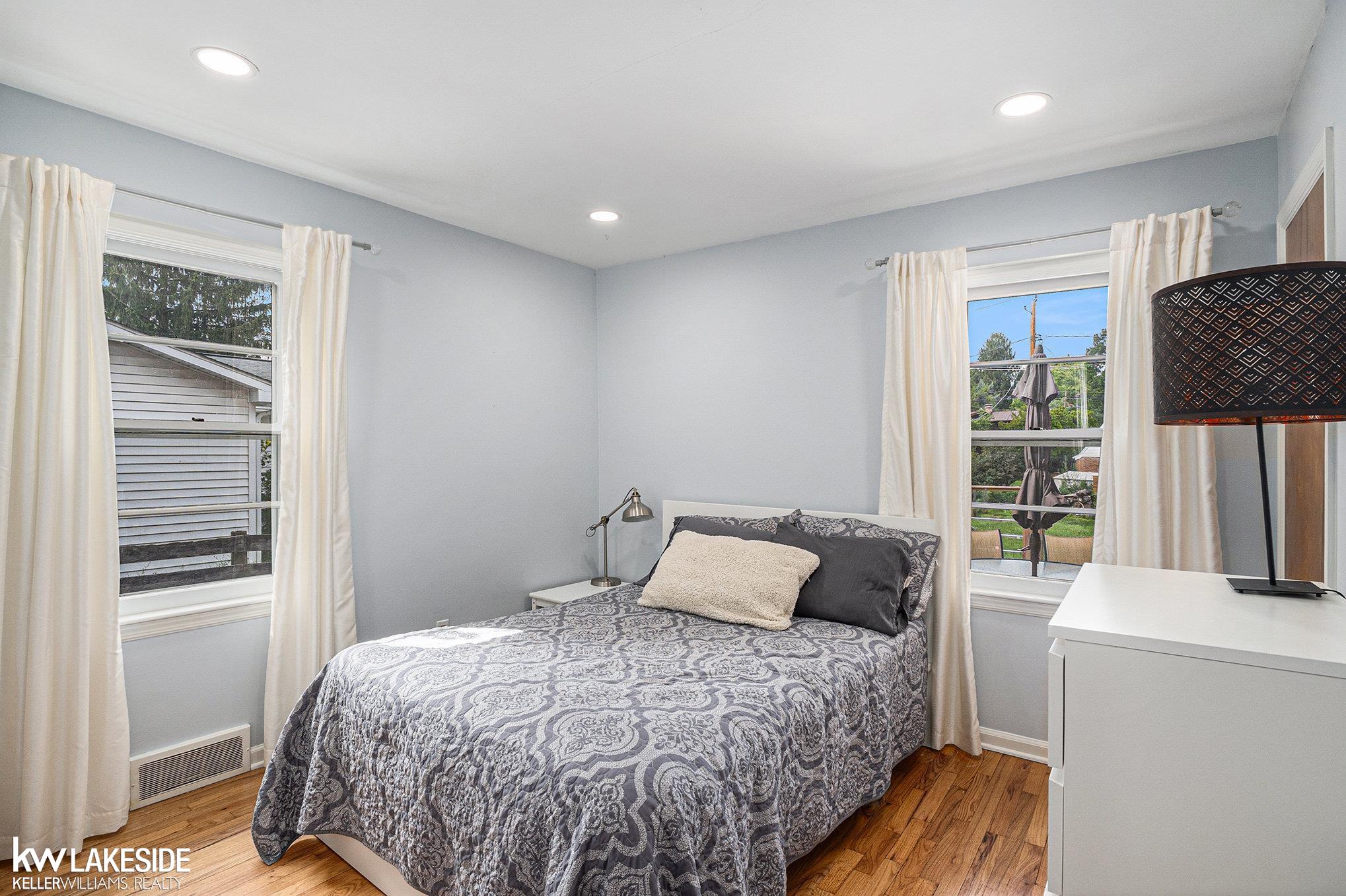606 Robin Road Ann Arbor, MI 48103 - Photo 12 of 23 50152672-0d239cfe-9e53-4a1e-b3cd-c8bb3a849c25.JPG