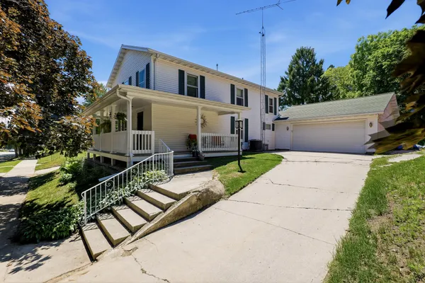 $249,900 | 516 North 5th Street, Manitowoc, WI 54220