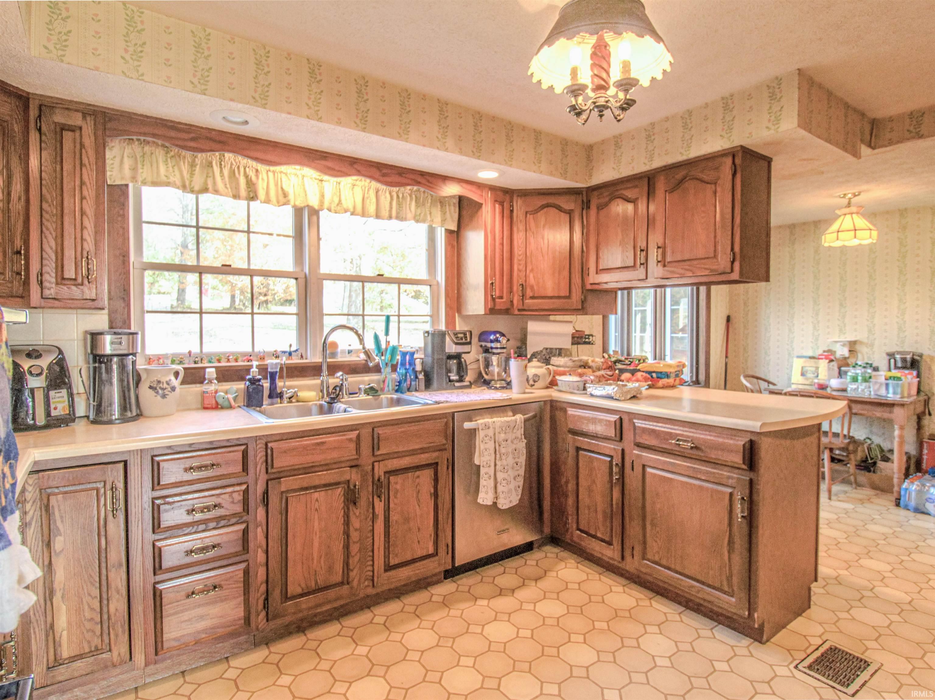 7 Mapleton Drive Bedford, IN 47421 - Photo 3 of 31