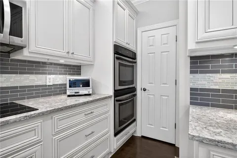 $715,000 | 5492 Glenridge Drive, Unit 580, Sandy Springs, GA 30342