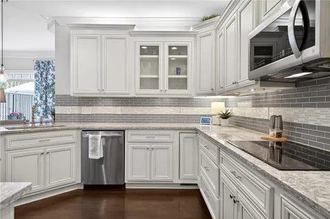 $715,000 | 5492 Glenridge Drive, Unit 580, Sandy Springs, GA 30342