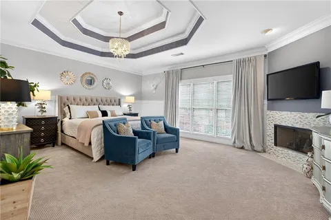 $715,000 | 5492 Glenridge Drive, Unit 580, Sandy Springs, GA 30342