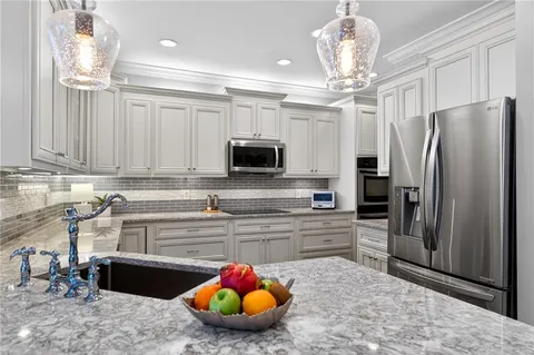 $715,000 | 5492 Glenridge Drive, Unit 580, Sandy Springs, GA 30342