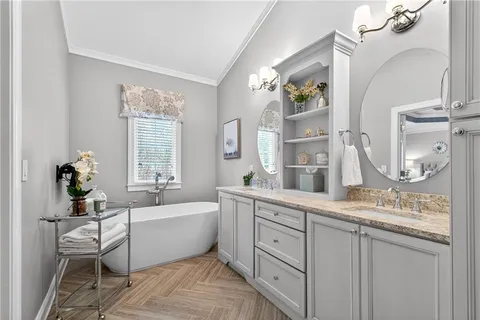$715,000 | 5492 Glenridge Drive, Unit 580, Sandy Springs, GA 30342
