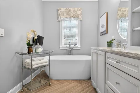 $715,000 | 5492 Glenridge Drive, Unit 580, Sandy Springs, GA 30342