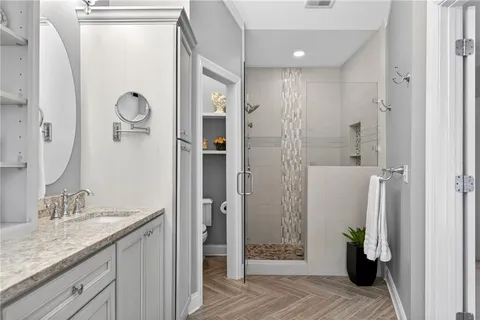 $715,000 | 5492 Glenridge Drive, Unit 580, Sandy Springs, GA 30342