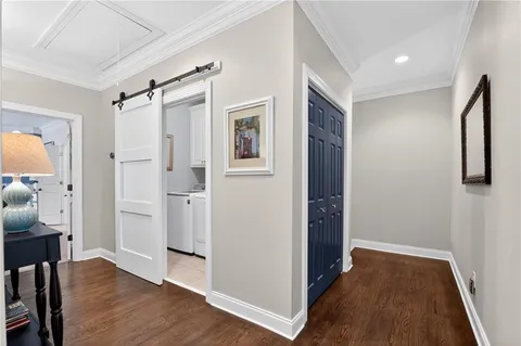 $715,000 | 5492 Glenridge Drive, Unit 580, Sandy Springs, GA 30342