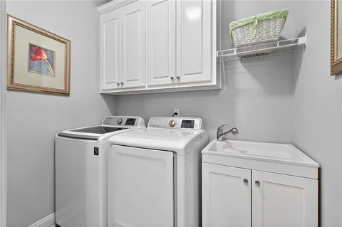 $715,000 | 5492 Glenridge Drive, Unit 580, Sandy Springs, GA 30342