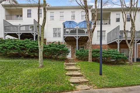 $715,000 | 5492 Glenridge Drive, Unit 580, Sandy Springs, GA 30342