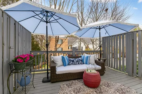 $715,000 | 5492 Glenridge Drive, Unit 580, Sandy Springs, GA 30342