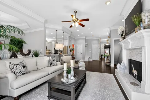 $715,000 | 5492 Glenridge Drive, Unit 580, Sandy Springs, GA 30342