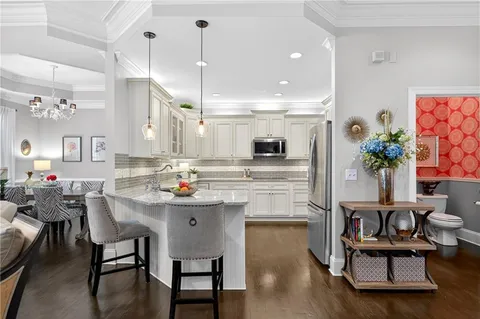 $715,000 | 5492 Glenridge Drive, Unit 580, Sandy Springs, GA 30342