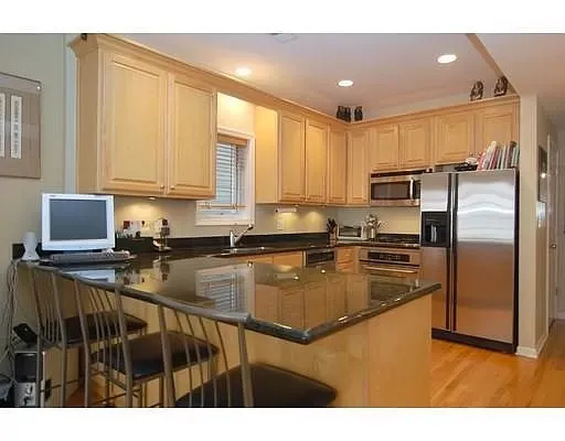 $3,750 | 841 West Buckingham Place, Unit 2, Chicago, IL 60657