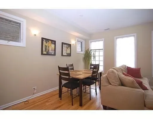 $3,750 | 841 West Buckingham Place, Unit 2, Chicago, IL 60657