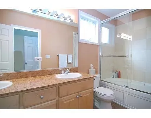 $3,750 | 841 West Buckingham Place, Unit 2, Chicago, IL 60657