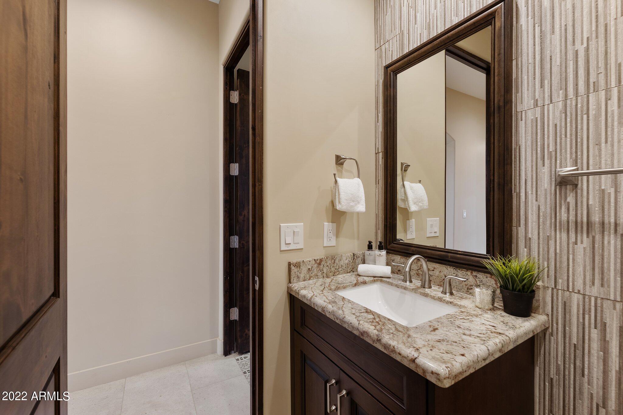 1315 West Irvine Road Phoenix, AZ 85086 - Photo 28 of 34 Powder Room