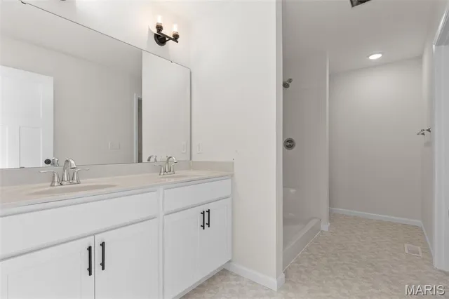 $329,000 | 1016 Fox Manor Court, Staunton, IL 62088