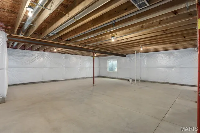 $329,000 | 1016 Fox Manor Court, Staunton, IL 62088