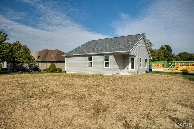 $329,000 | 1016 Fox Manor Court, Staunton, IL 62088