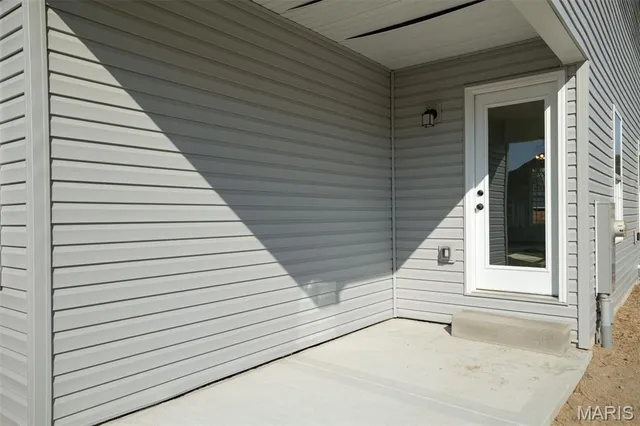 $329,000 | 1016 Fox Manor Court, Staunton, IL 62088