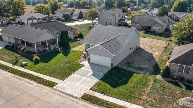 $329,000 | 1016 Fox Manor Court, Staunton, IL 62088