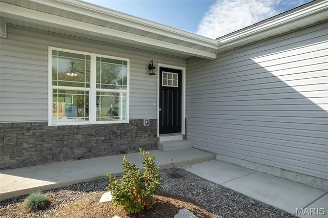 $329,000 | 1016 Fox Manor Court, Staunton, IL 62088