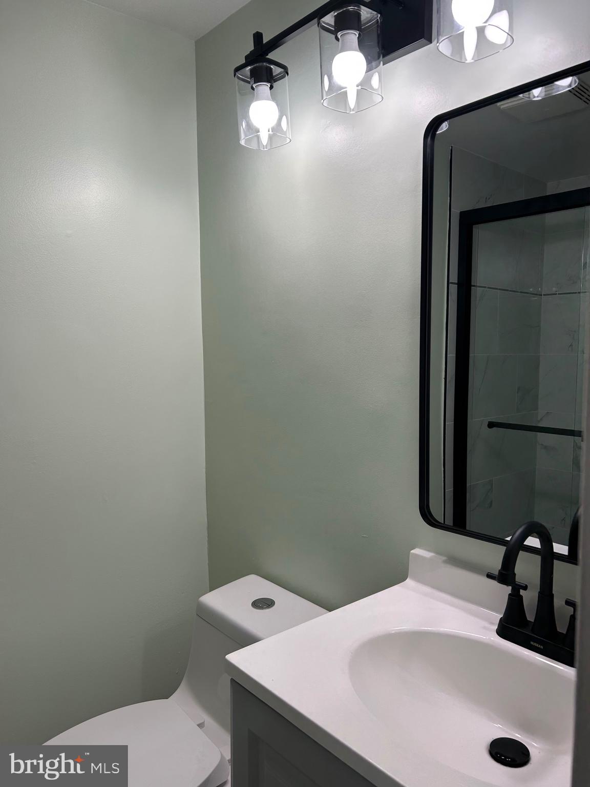 11609 Stoneview Square, Unit 11C Reston, VA 20191 - Photo 13 of 23 a bathroom with a sink vanity and a toilet