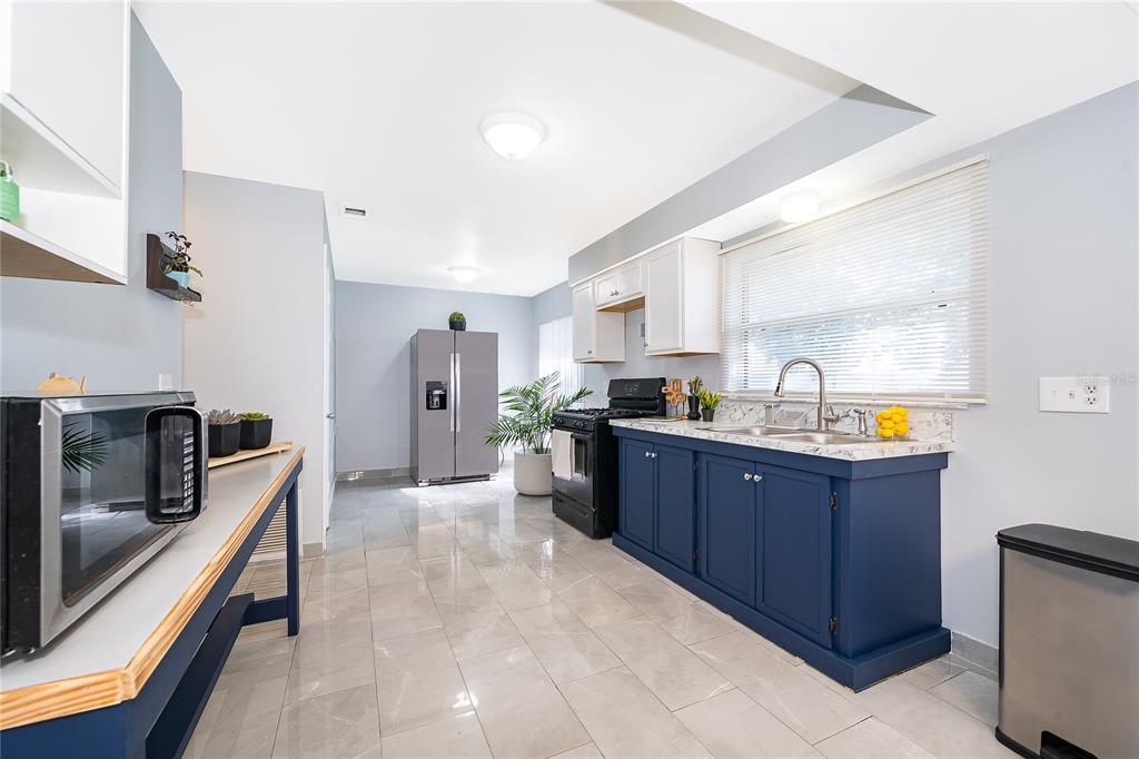 12141 Caper Street Orlando, FL 32837 - Photo 10 of 25