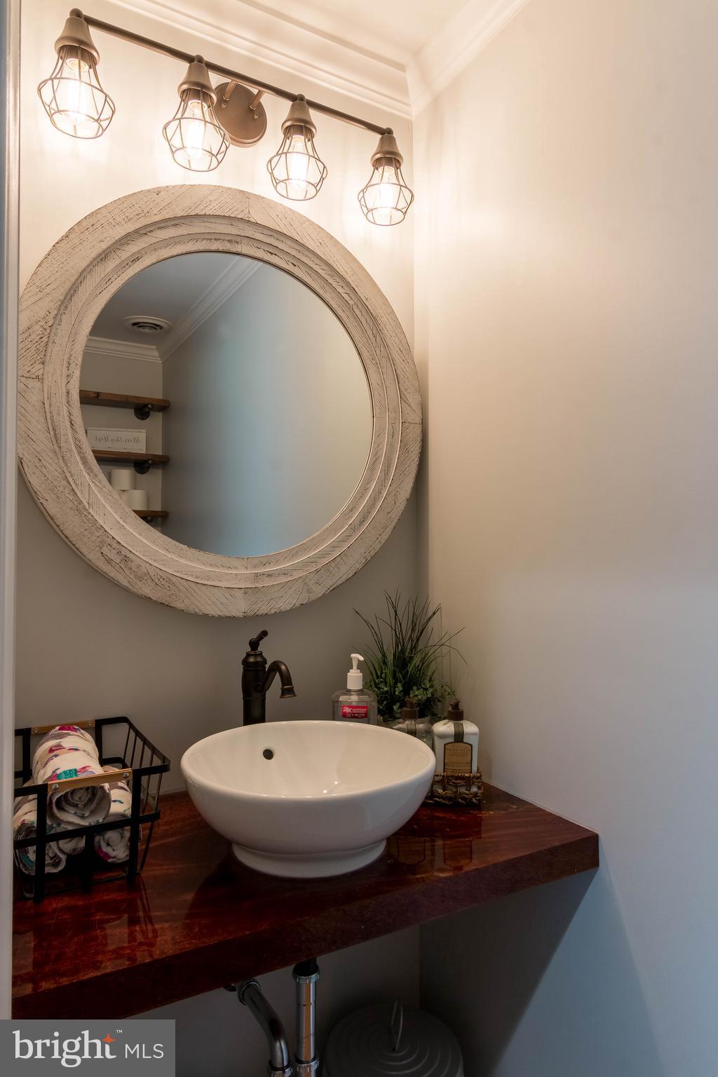 522 Ridge Road Annapolis, MD 21401 - Photo 29 of 50 1/2 bath on main level