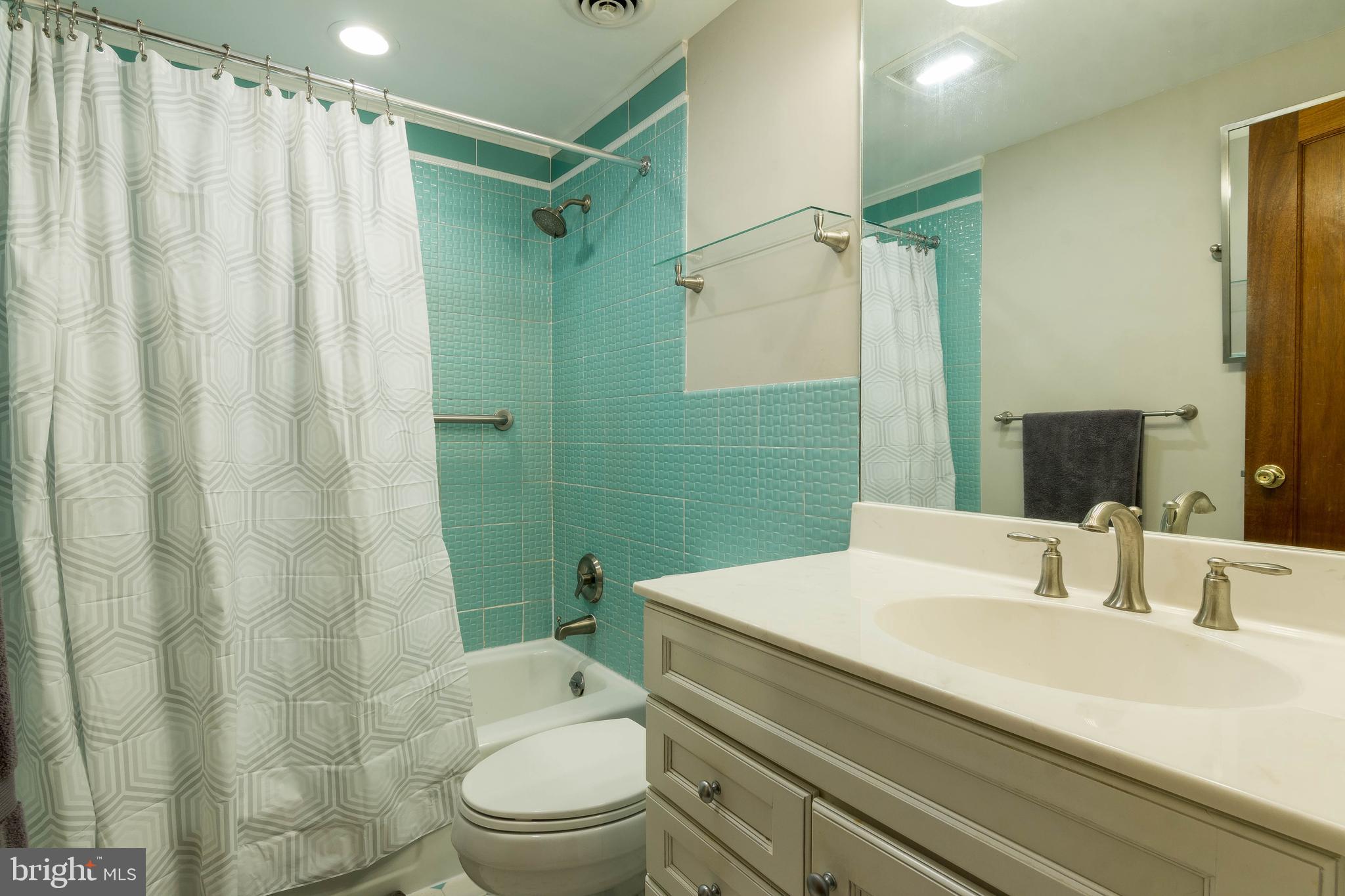 522 Ridge Road Annapolis, MD 21401 - Photo 34 of 50 Master Bath