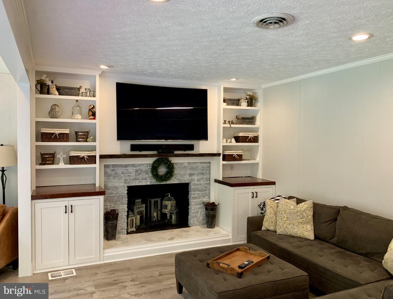 522 Ridge Road Annapolis, MD 21401 - Photo 7 of 50 Beautiful wood-burning fire place with built-ins