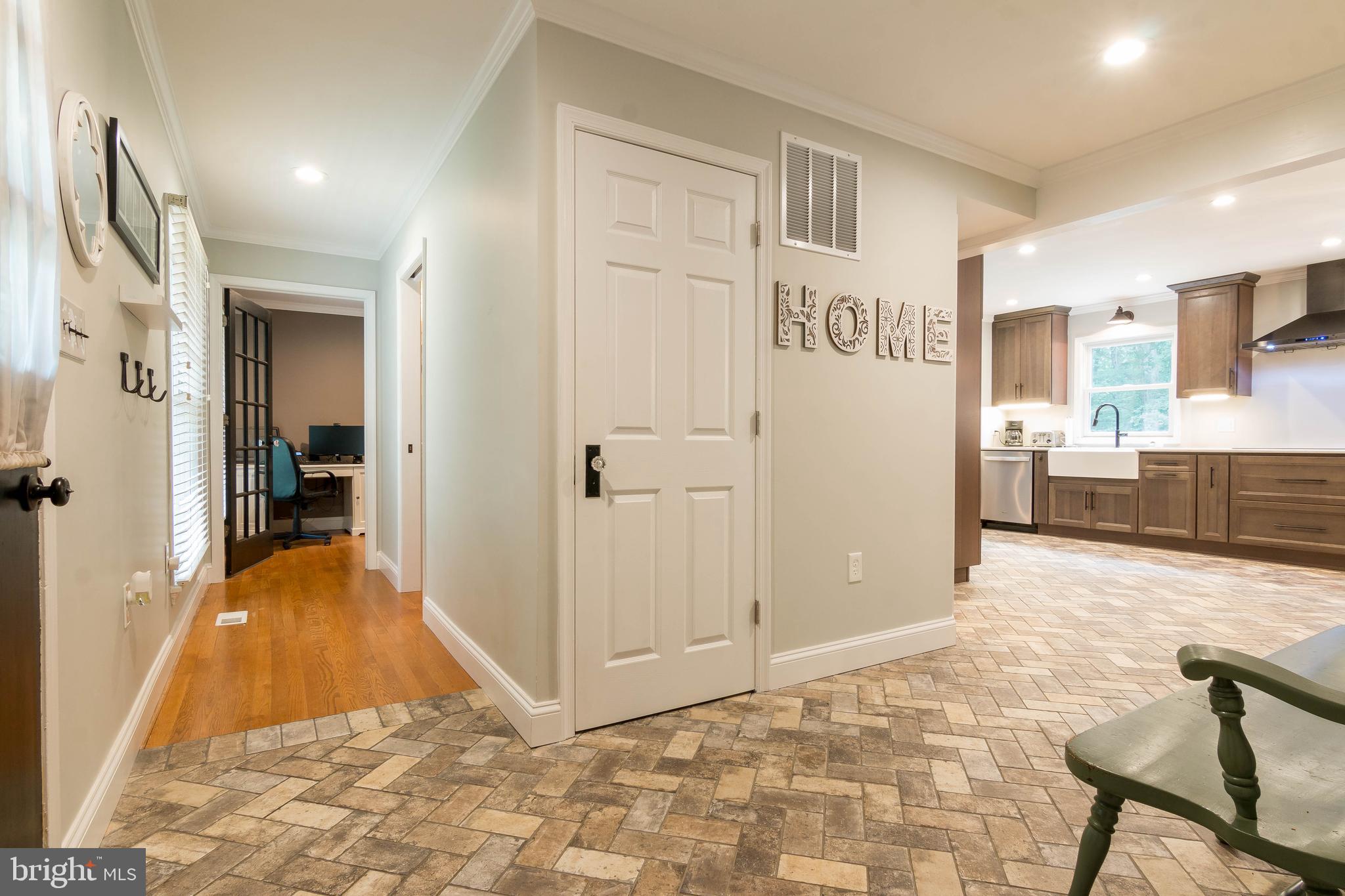 522 Ridge Road Annapolis, MD 21401 - Photo 10 of 50 Large Foyer!